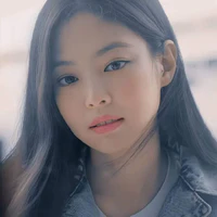 Kim Jennie ( em họ Lisa )