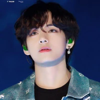 Kim Taehyung ( bff Lisa )