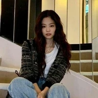 Kim Jennie - Em