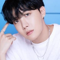 J-Hope(ba cô)