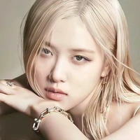Park Chaeyoung ( Cô )