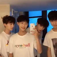 4 anh