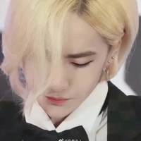 Vương Nhất Bác _mặt liệt