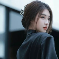 Hồ Chi Ý_mẹnu9