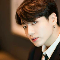 Jeon Jungkook (Em/cậu, em trai Lisa)