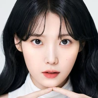 La IU Manoban(Chị hai cô)