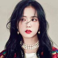 Kim Jisoo ( Cô)