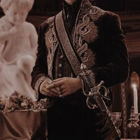 Lucas Myrddin Black_anh2 nu9