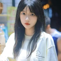 Trương Hạ Nhi(em ruột )