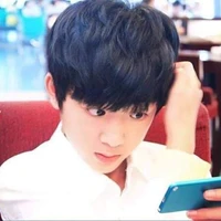Lưu Chí Hoành (Papi của anh và cô)