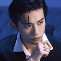Dịch Dương Thiên Tỉ (Papa của anh và cô)