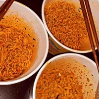 Nhỏ đọc kịch bản/tham ăn