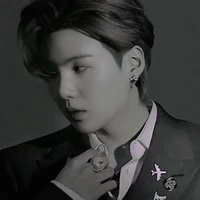 Min Yoongi《SUGA》