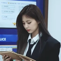 Chou Tzuyu (cô)