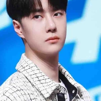 Vương Nhất Bác (cậu)