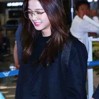 Kim Jisoo ( chị)