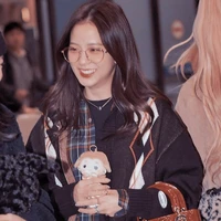 Jisoo ( chị LiLi )