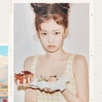 Jenni ( chị hai )