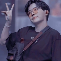 Min Hoseok( papa anh, Jisoo,Seulgi)