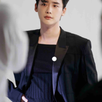 Lee Jong Suk ( viện trưởng ) 