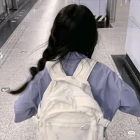 [ ẩn ]  _ lúc nhỏ