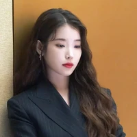 IU(chị Lisa)