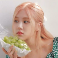 Chaeyoung - cô