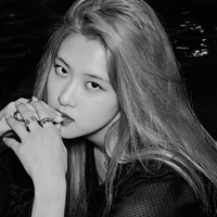 Roseanne Park ( Chị hai nàng )