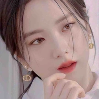 Kim Jisoo { nàng }