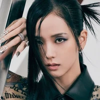 Kim Trí Tú - Y - hộ vệ thân cận của cô