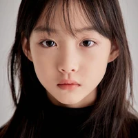 Lý Nghi Nghi < lúc nhỏ>