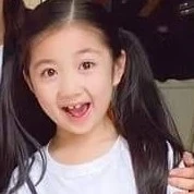 Lý Tiêm Tiêm < lúc nhỏ>