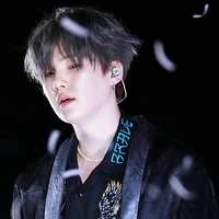 Min Yoongi {Hắn}