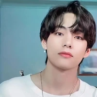 Kim Taehyung [ Anh trai Jennie ]