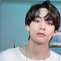 Kim Taehyung [ Anh trai Jennie ]