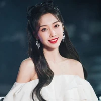 Uông Tiểu Lộ (Tuyên Lộ-chị gái của UTT)