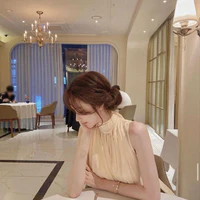 Mẹ anh