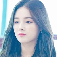 Lee Nancy [Cô ta]