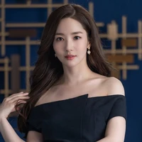 Kim Min Young ( chị dâu cô )