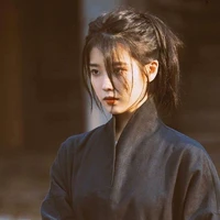 La Ji-eun ( chị cả cô )