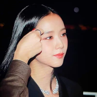 Kim Jisoo ( chị )