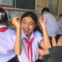 Thy(em út yếu đúi wãi ò,con bà Đạt)