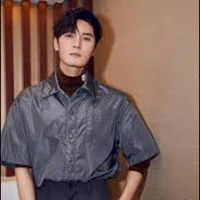 Lưu Hải Khoan//anh trai của NB