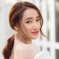 Nhã Phương(mẹ anh)