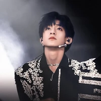 Trương Trạch Vũ<hắn>
