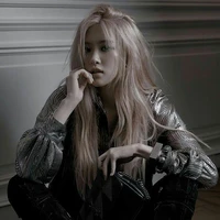 Roseanne Park - em