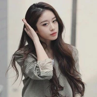 Jiyeon Manoban ( Chị 3 Lisa )