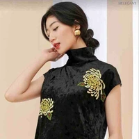 Mai Tuệ Mẫn( mẹ cô) 