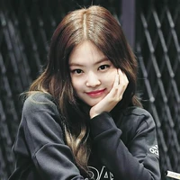 𝐉𝐞𝐧𝐧𝐢𝐞 𝐊𝐢𝐦 [ Em ]