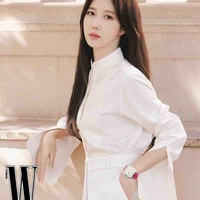 Hoàng Thuỳ_mẹ na9